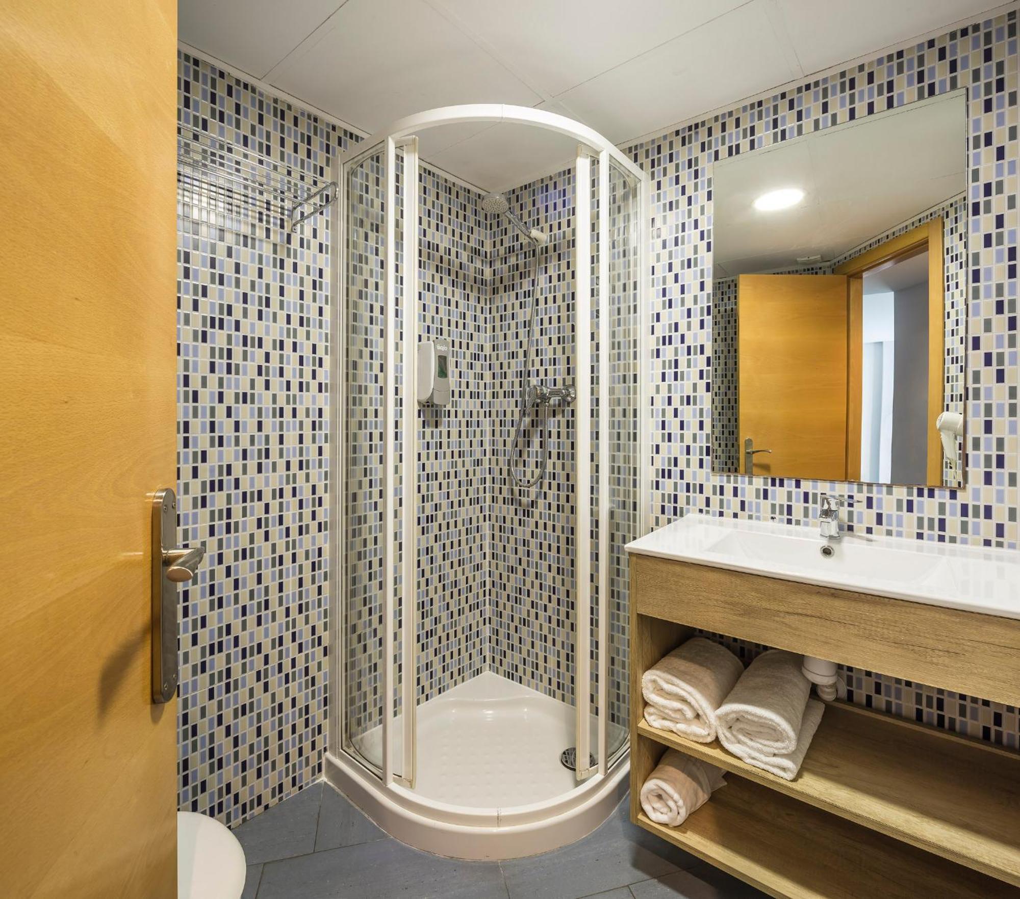Mon Suites Carmen Valenza Esterno foto